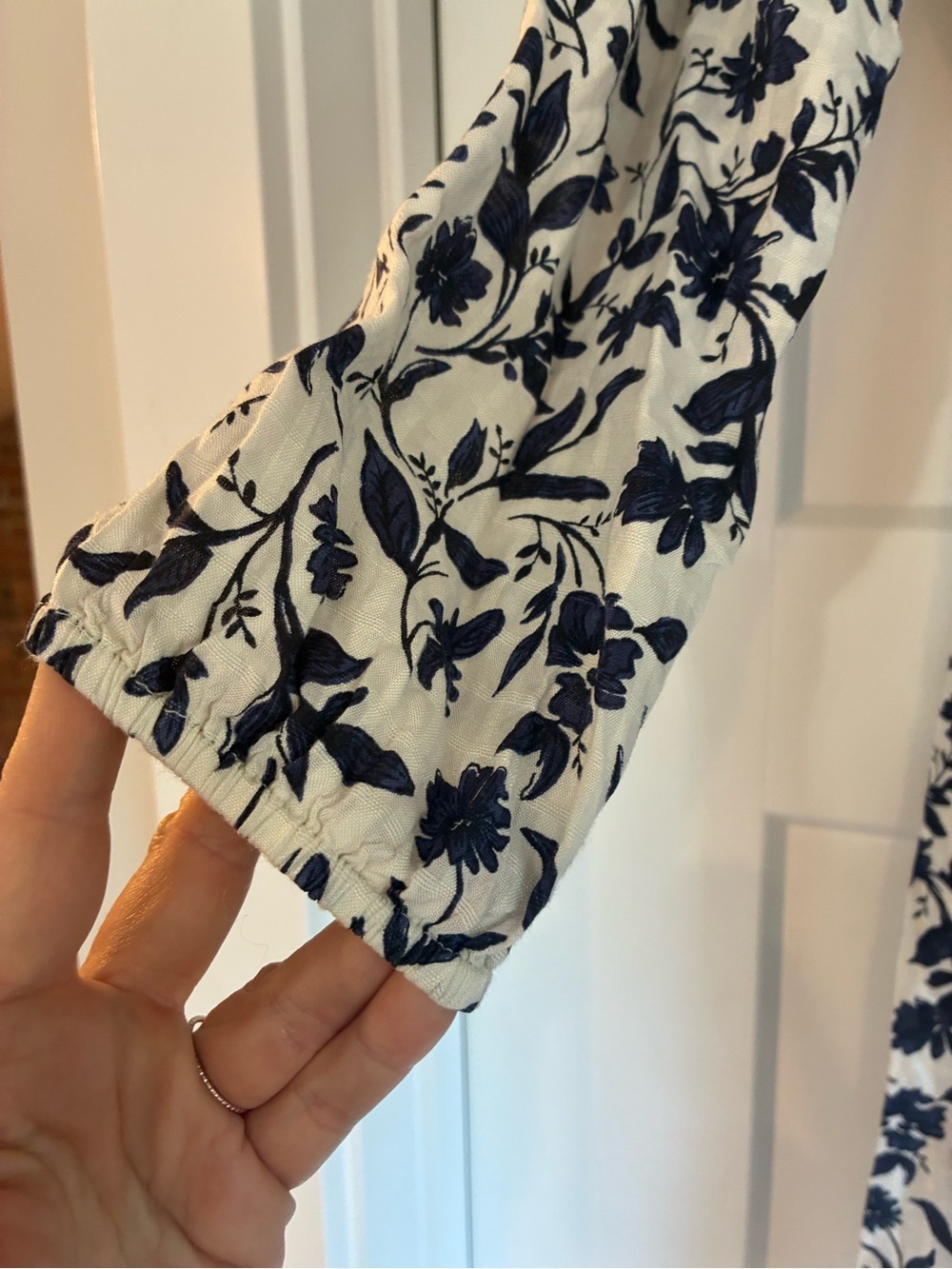 Old Navy Smocked V-Neck Long Sleeve Floral Dress Mini white w navy Small cottage - Picture 6 of 8